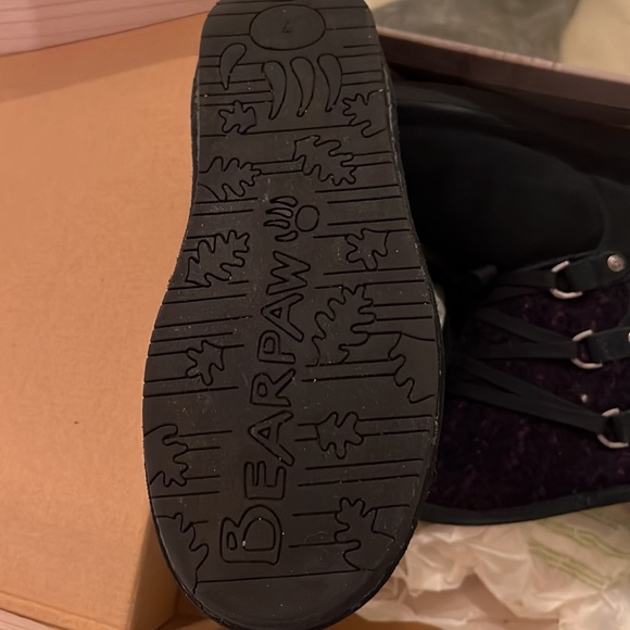 BEARPAW Women's Colby Sheepskin Suede Water Repelling with NeverWet Boot - Picture 4 of 7